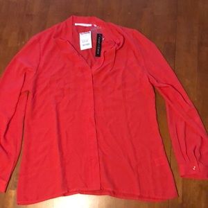 Blouse with hidden buttons